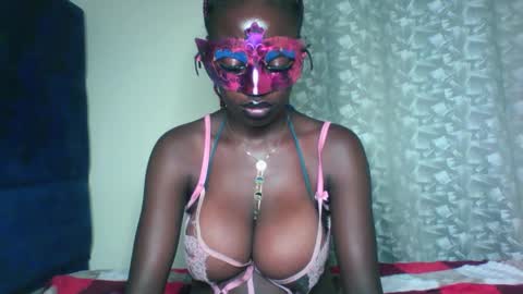 Snapshot of thickbaby9 chatting on 11-15-25, 01:14 lovlyn online show from 11-15-25, 01:14