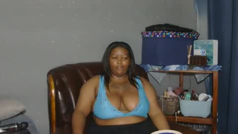 Snapshot of thickcaramel_p chatting on 01-20-25, 06:32 phindy online show from 01-20-25, 06:32