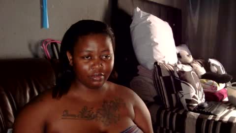 Snapshot of thickcaramel_p chatting on 02-12-26, 09:26 phindy online show from 02-12-26, 09:26