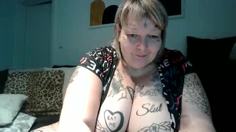 Snapshot of thickdarkangel chatting on 06-09-26, 06:19 thickdarkangel online show from 06-09-26, 06:19