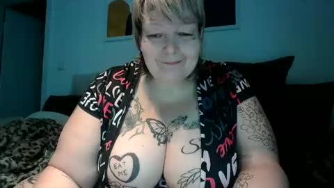 Snapshot of thickdarkangel chatting on 07-27-26, 06:04 thickdarkangel online show from 07-27-26, 06:04