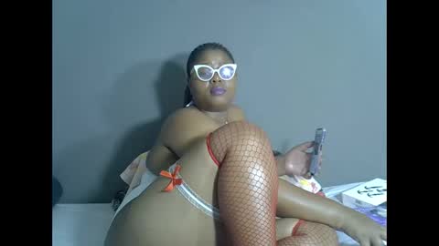 Snapshot of thickjuicyp04 chatting on 10-06-25, 09:01 thickjuicyp04 online show from 10-06-25, 09:01