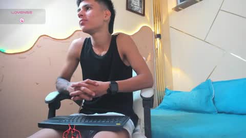 Snapshot of thiiago_xxx chatting on 07-25-26, 02:03 Thiago online show from 07-25-26, 02:03
