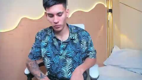 Snapshot of thiiago_xxx chatting on 07-26-26, 12:12 Thiago online show from 07-26-26, 12:12