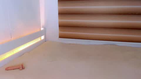 LAURA online show from 04-09-26, 02:11