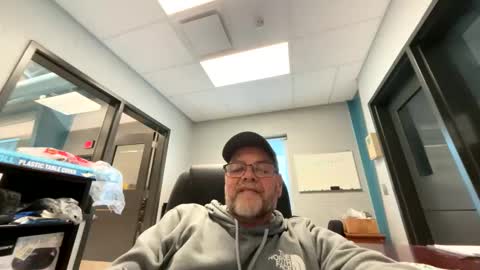 Snapshot of thisguy374 chatting on 12-18-25, 06:03 thisguy374 online show from 12-18-25, 06:03