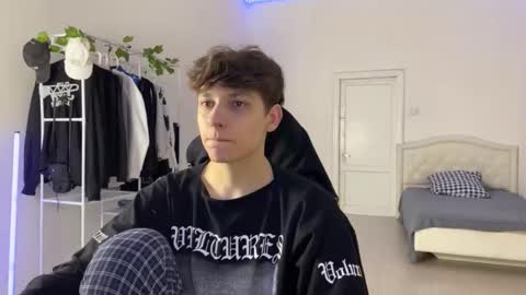 Snapshot of thomas617826 chatting on 10-26-25, 08:26 Thomas Hill online show from 10-26-25, 08:26