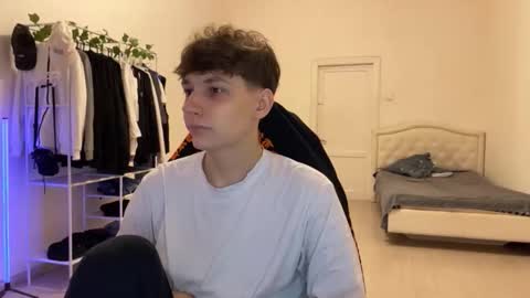 Snapshot of thomas617826 chatting on 11-29-25, 08:23 Thomas Hill online show from 11-29-25, 08:23