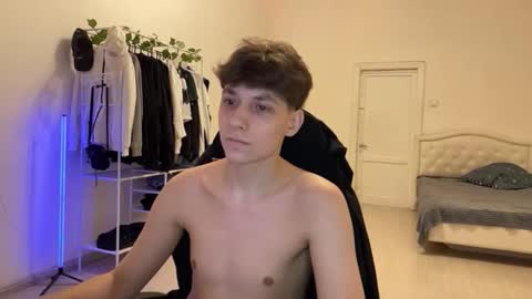 Snapshot of thomas617826 chatting on 12-03-25, 08:40 Thomas Hill online show from 12-03-25, 08:40