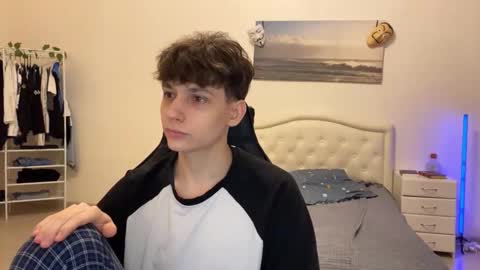 Snapshot of thomas617826 chatting on 12-05-25, 09:00 Thomas Hill online show from 12-05-25, 09:00