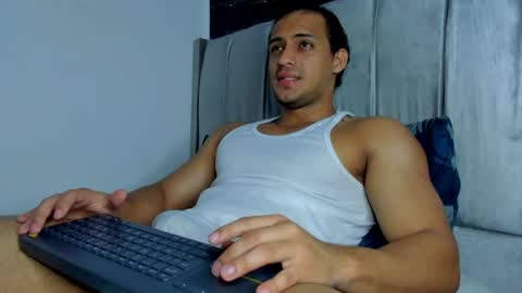 Snapshot of thomas__wayne chatting on 07-06-26, 03:03 Thomas online show from 07-06-26, 03:03