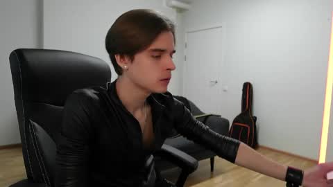 Snapshot of thomas_brons chatting on 05-31-26, 05:48 THOMAS BRONS online show from 05-31-26, 05:48