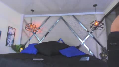 ---Thomas--- online show from 02-19-25, 04:12