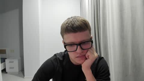 Snapshot of thomas_shelbivip chatting on 12-06-24, 01:44 Tomas online show from 12-06-24, 01:44