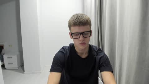Snapshot of thomas_shelbivip chatting on 12-20-24, 03:21 Tomas online show from 12-20-24, 03:21