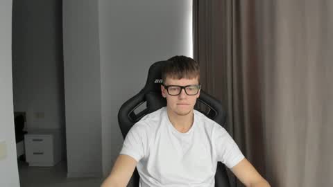 Snapshot of thomas_shelbivip chatting on 01-28-25, 11:17 Tomas online show from 01-28-25, 11:17