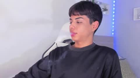 Snapshot of thomas_wild chatting on 10-24-25, 07:05 Thomas online show from 10-24-25, 07:05