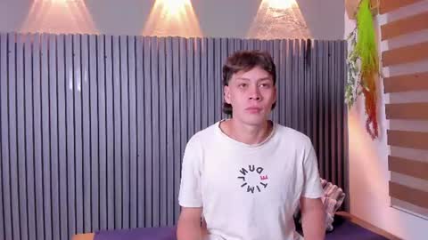Snapshot of thomas_woolf chatting on 07-16-26, 12:00 thomas_woolf online show from 07-16-26, 12:00
