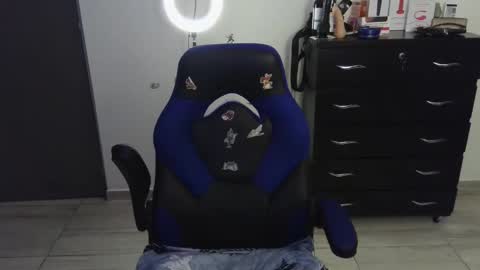 Snapshot of thomascooper_cams chatting on 02-06-25, 02:33 VALERIA online show from 02-06-25, 02:33