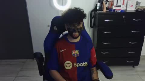 Snapshot of thomascooper_cams chatting on 02-07-25, 12:20 VALERIA online show from 02-07-25, 12:20