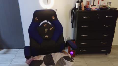 Snapshot of thomascooper_cams chatting on 02-08-25, 01:11 VALERIA online show from 02-08-25, 01:11