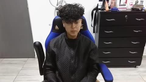 Snapshot of thomascooper_cams chatting on 02-09-25, 07:05 VALERIA online show from 02-09-25, 07:05