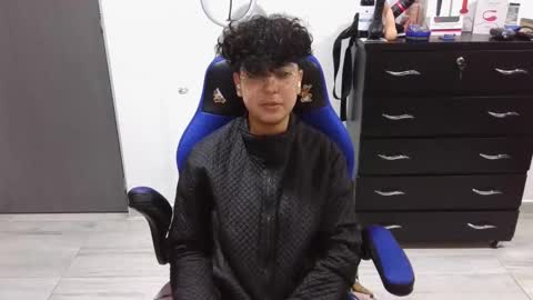 Snapshot of thomascooper_cams chatting on 02-10-25, 12:19 VALERIA online show from 02-10-25, 12:19