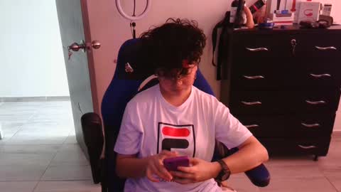 Snapshot of thomascooper_cams chatting on 02-10-25, 09:15 VALERIA online show from 02-10-25, 09:15