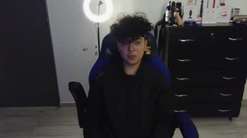 Snapshot of thomascooper_cams chatting on 02-12-25, 01:41 VALERIA online show from 02-12-25, 01:41