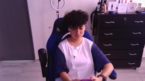 Snapshot of thomascooper_cams chatting on 02-12-25, 05:37 VALERIA online show from 02-12-25, 05:37