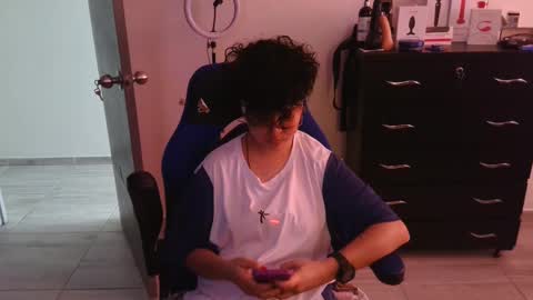 Snapshot of thomascooper_cams chatting on 02-12-25, 08:40 VALERIA online show from 02-12-25, 08:40