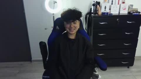 Snapshot of thomascooper_cams chatting on 02-13-25, 04:11 VALERIA online show from 02-13-25, 04:11