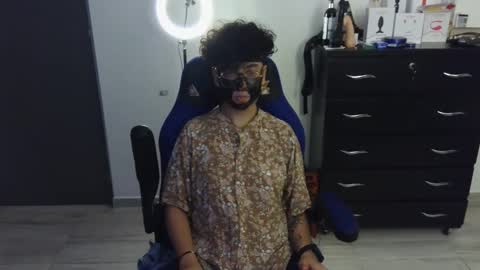 Snapshot of thomascooper_cams chatting on 02-15-25, 04:36 VALERIA online show from 02-15-25, 04:36