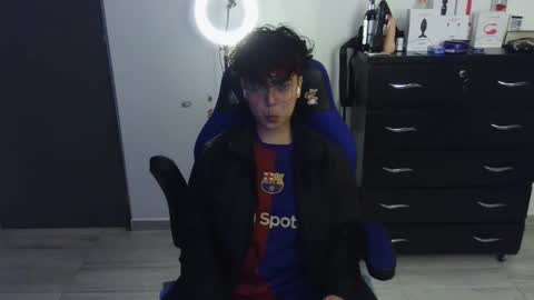 Snapshot of thomascooper_cams chatting on 02-18-25, 01:32 VALERIA online show from 02-18-25, 01:32