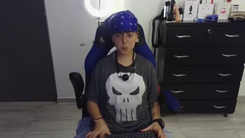 Snapshot of thomascooper_cams chatting on 02-19-25, 02:23 VALERIA online show from 02-19-25, 02:23