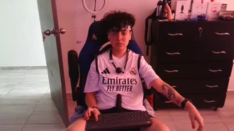 Snapshot of thomascooper_cams chatting on 02-19-25, 08:10 VALERIA online show from 02-19-25, 08:10