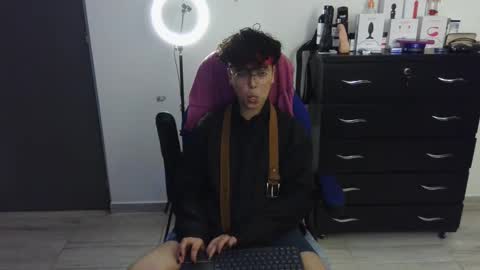 Snapshot of thomascooper_cams chatting on 02-22-25, 03:56 VALERIA online show from 02-22-25, 03:56