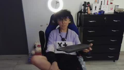 Snapshot of thomascooper_cams chatting on 02-24-25, 03:02 VALERIA online show from 02-24-25, 03:02