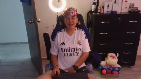 Snapshot of thomascooper_cams chatting on 03-04-25, 07:54 VALERIA online show from 03-04-25, 07:54