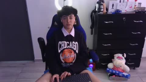 Snapshot of thomascooper_cams chatting on 03-06-25, 07:54 VALERIA online show from 03-06-25, 07:54