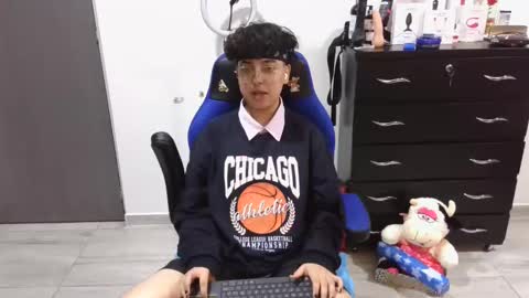 Snapshot of thomascooper_cams chatting on 03-07-25, 02:57 VALERIA online show from 03-07-25, 02:57