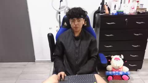 Snapshot of thomascooper_cams chatting on 03-10-25, 01:56 VALERIA online show from 03-10-25, 01:56