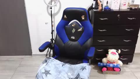 Snapshot of thomascooper_cams chatting on 03-12-25, 12:20 VALERIA online show from 03-12-25, 12:20