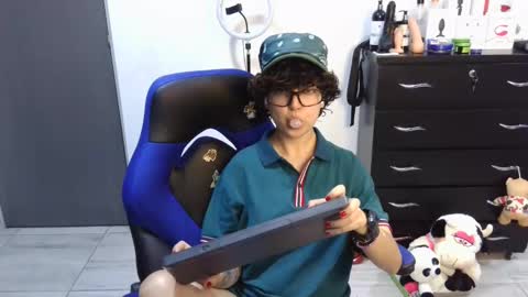 Snapshot of thomascooper_cams chatting on 09-13-25, 10:53 VALERIA online show from 09-13-25, 10:53