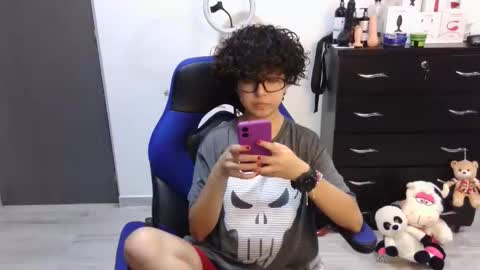 Snapshot of thomascooper_cams chatting on 09-15-25, 07:25 VALERIA online show from 09-15-25, 07:25