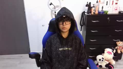 Snapshot of thomascooper_cams chatting on 09-18-25, 06:32 VALERIA online show from 09-18-25, 06:32