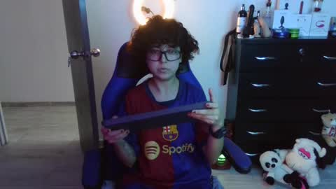 Snapshot of thomascooper_cams chatting on 10-08-25, 08:28 VALERIA online show from 10-08-25, 08:28