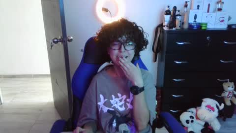 Snapshot of thomascooper_cams chatting on 10-09-25, 07:23 VALERIA online show from 10-09-25, 07:23