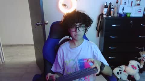 Snapshot of thomascooper_cams chatting on 10-10-25, 07:46 VALERIA online show from 10-10-25, 07:46