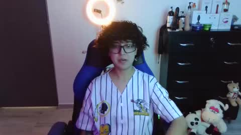 Snapshot of thomascooper_cams chatting on 10-12-25, 06:29 VALERIA online show from 10-12-25, 06:29